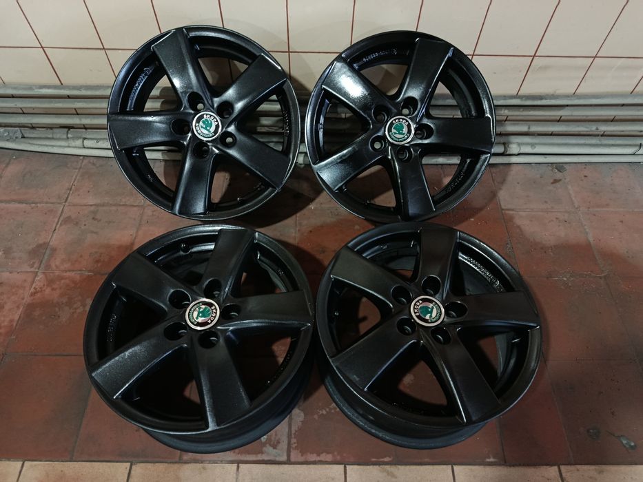 Диски R15 5*100 Skoda Fabia в отличном состоянии, черный мат