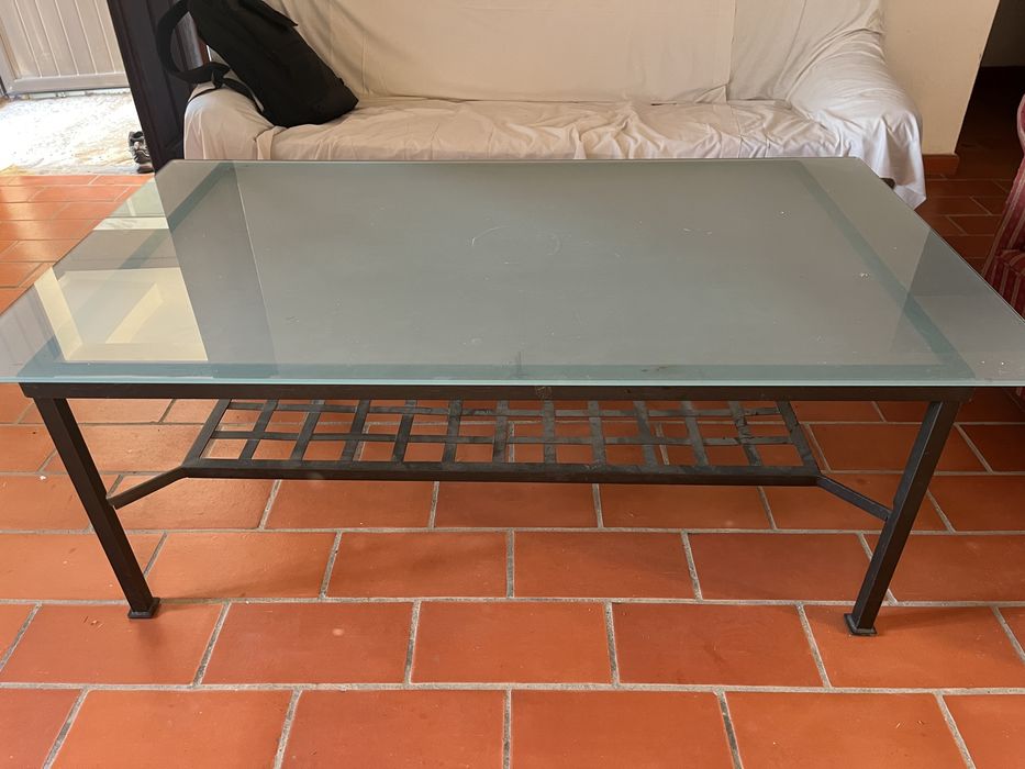 Mesa em ferro e vidro
