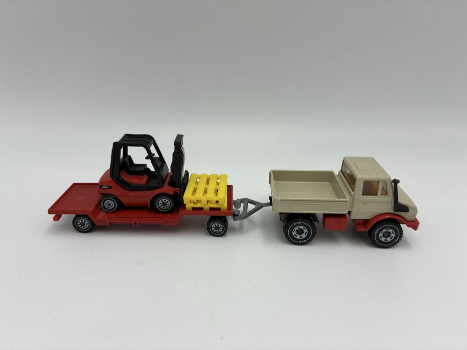 Siku skala 1:55 model 2522 Mercedes Benz Unimog z wózkiem widłowym linde
