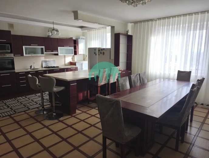 Оренда дворівневої квартири великої площі (П)