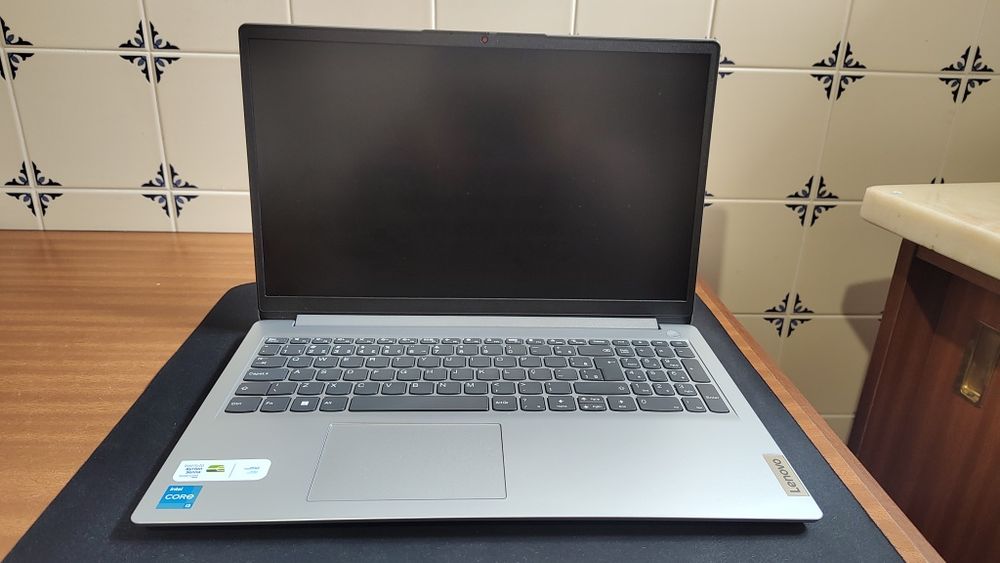 Notebook Lenovo | Intel i3 13ª Ger | 16GB RAM | SSD 246 | Praticamente Novo