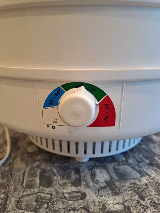 Сушилка для ягід, фруктів Вітерець