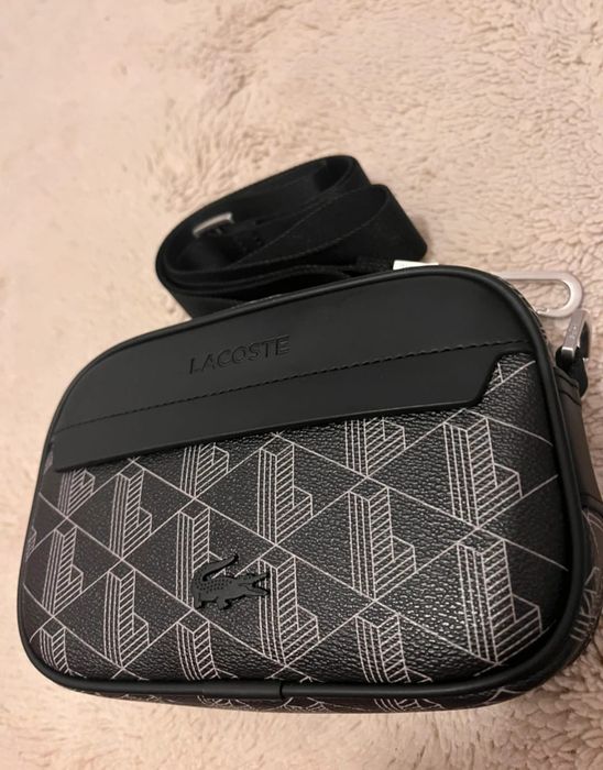 Bolsa Lacoste com etiqueta