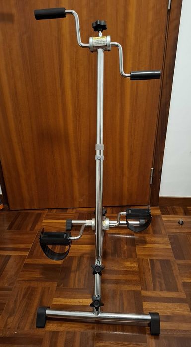 Pedaleira ergométrica portátil e ajustável