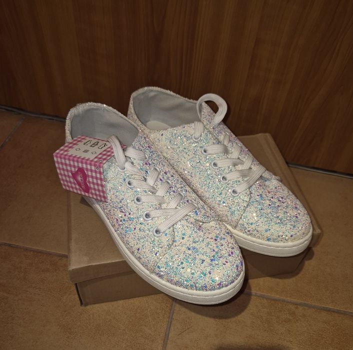 Nowe buty sportowe damskie/dziewczęce z brokatem
