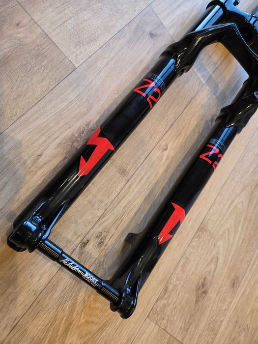 Marzocchi Bomber Z2, 29", 140mm, 110x15, Tapered Steerer, 44mm Offset