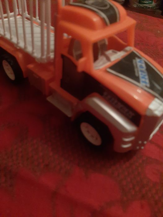 Дві дитячі машинки