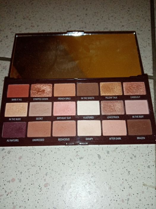 Makeup Revolution Nudes Chocolate Paleta Cieni do Powiek