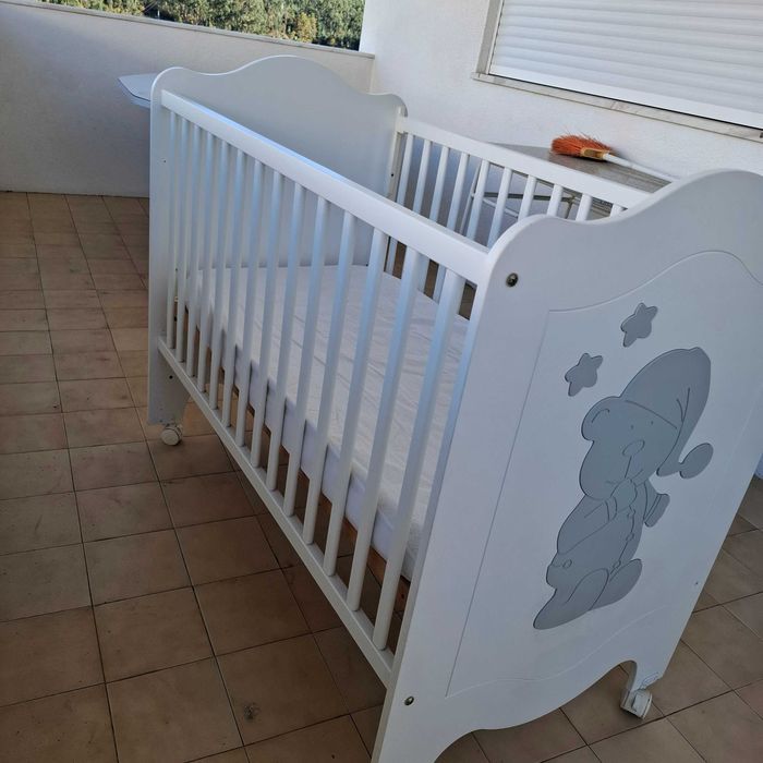 Cama de bebe em muito bom estado