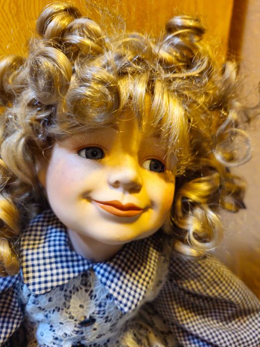 Boneca porcelana
