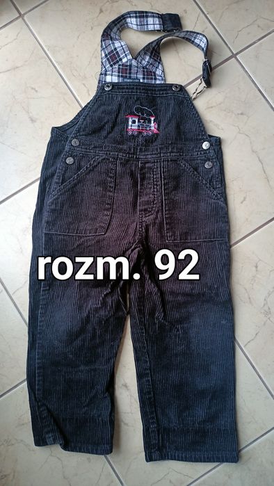 Czarne sztruksowe spodnie ogrodniczki rozm 92