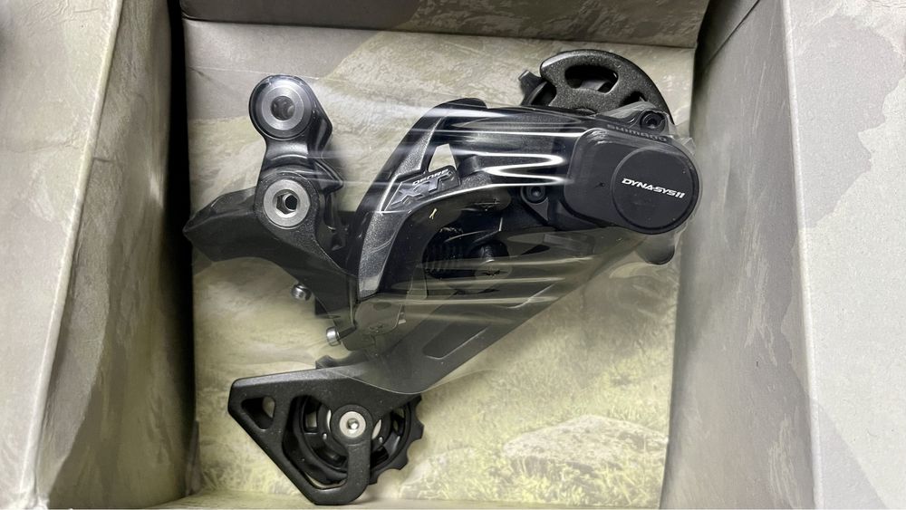 Перекидка задня SHIMANO Deore XT RD-M8000-SGS нова