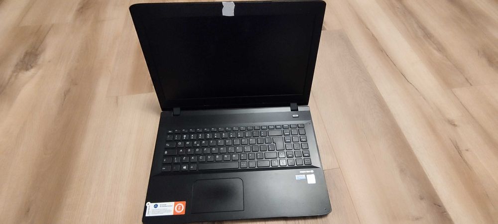 Laptop essentiel smart mouv 1508-1