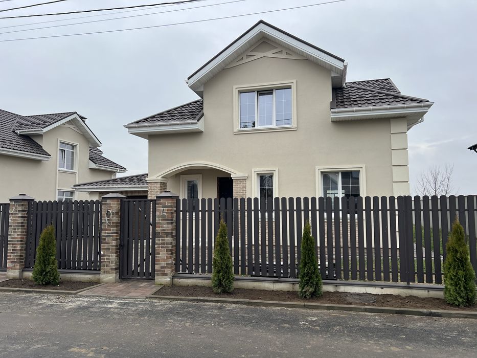 Елегантний новий будинок в Щасливому