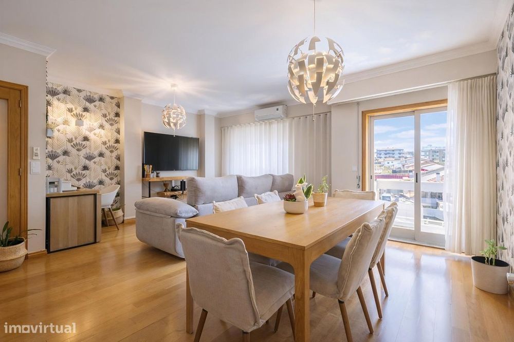Apartamento T2 RENOVADO com Varanda e Garagem Box – Ermesinde