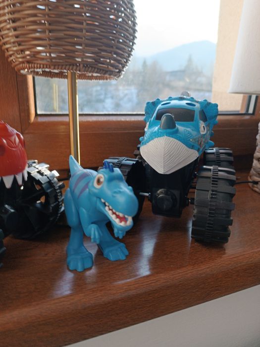 monster trucki Dino i dinozaur