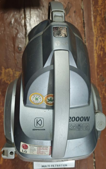 Пылесос  lg vk8820