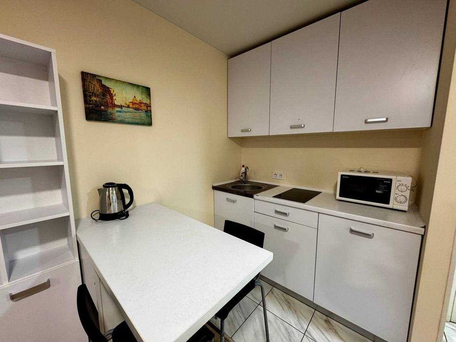 Оренда подобово квартира у новому домі біля посольства США