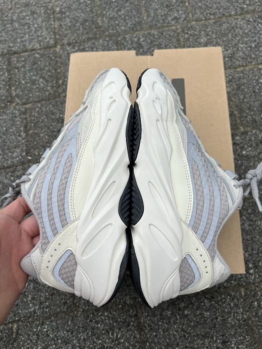 Adidas Yeezy Boost 700 V2 Static buty sneakersy szare białe 40
