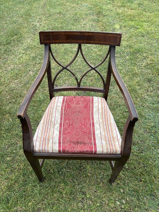 Komplet krzeseł stołowych w stylu Sheraton