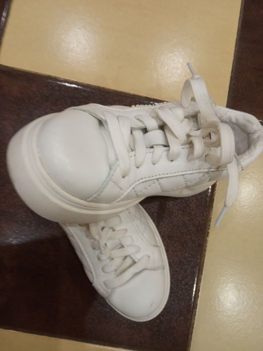 Кросівки,розмір 34,)