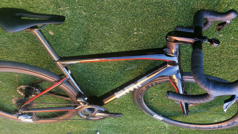 BMC Roadmachine 01 (Ultegra Di2) T51– Como Nova.