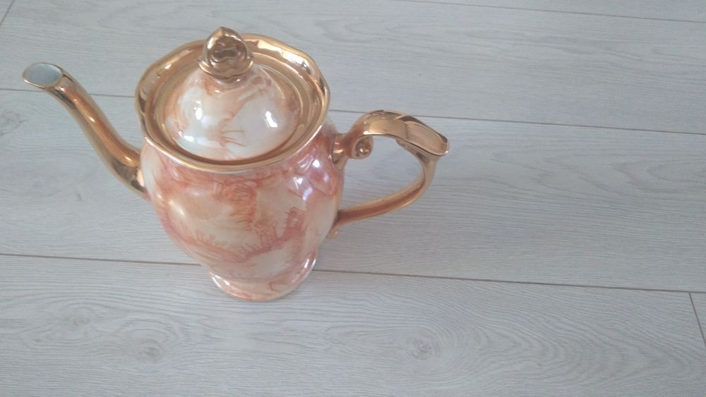 Czajniczek z porcelana nowy