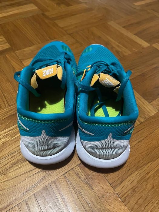 Продам кроссовки Nike