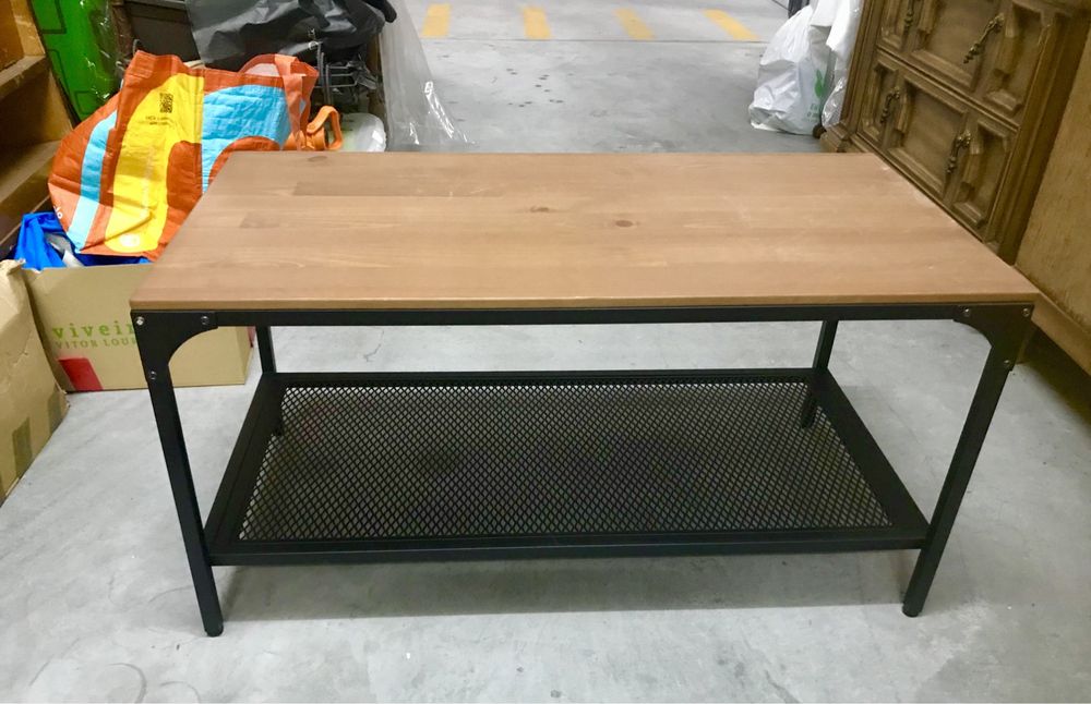 Mesa de Televisor Ikea Madeira e Metal [M.Boas Condiçoês]