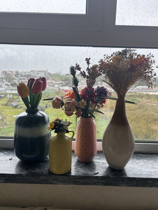 Conjunto de 4 jarras decorativas (plantas não incluídas)