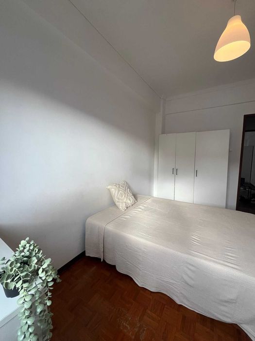 Quarto individual sem caução Amadora/ Vendas novas