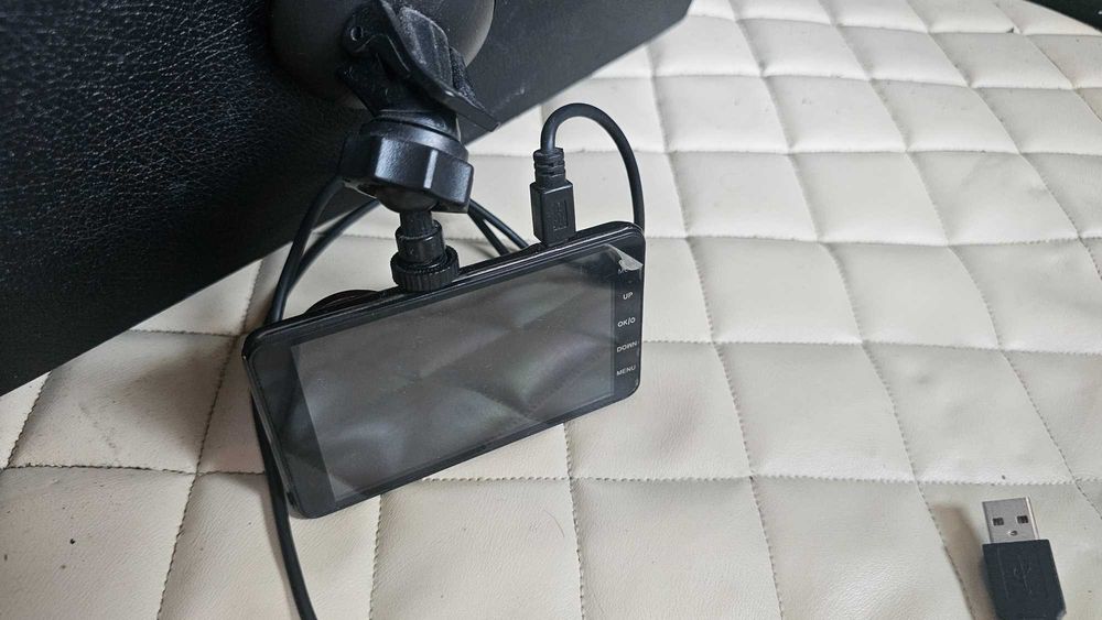Rejestrator jazdy Video kamera samochodowa G-Sensor - Navitel R800 Full HD