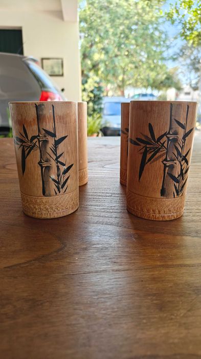Conjunto de quatro copos feitos em bambu