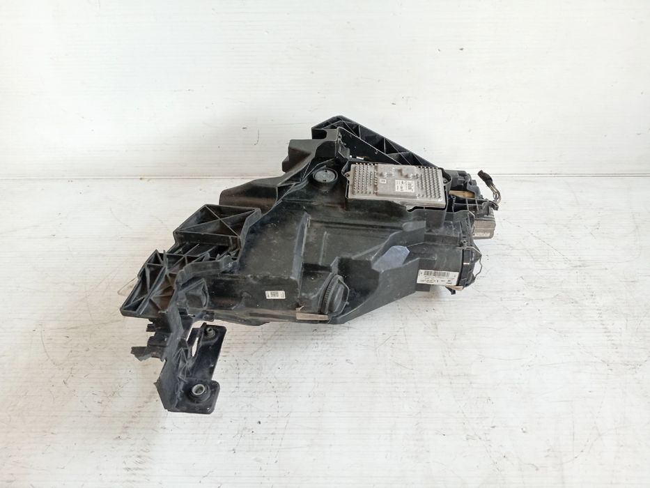 Ótica / farol esquerda SEAT Leon (5F1)
