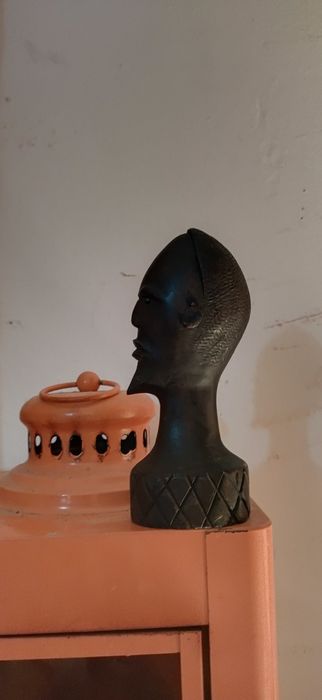 Busto africano em pau preto