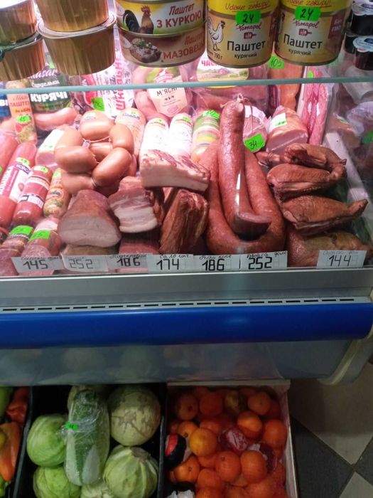 ПРОДАЖ - ОРЕНДА.  Магазин - бар. Заставна,вул.Бажанського.