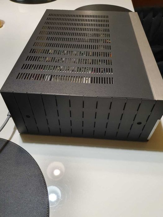 dzis  Revox B 251 – zintegrowany wzmacniacz stereo Hi-Fi