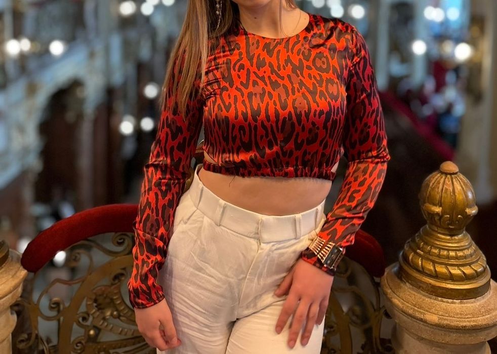 Стильний укорочений топ з леопардовим принтом