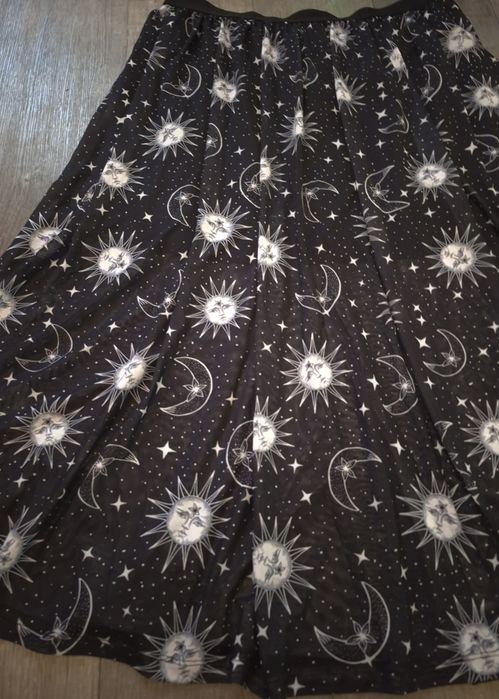 Чорно-біла міді спідниця в готичному стилі принт сонце і місяць