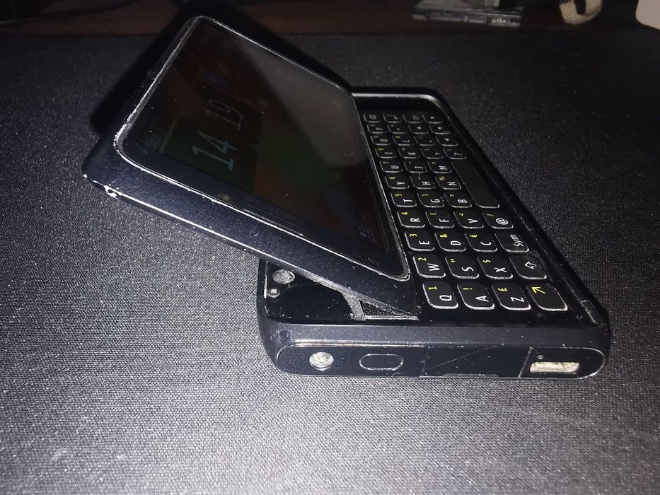 Nokia E7 kupiona w polskim salonie
