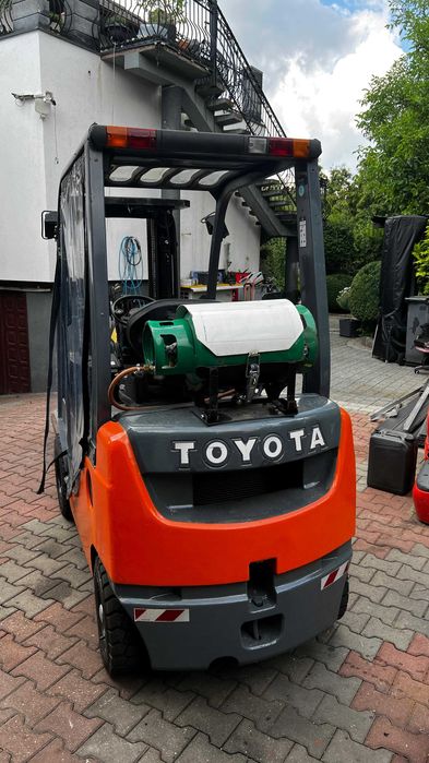 Wózek widłowy toyota