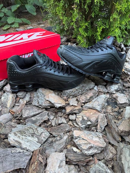 Кросовки Nike SHOX R4 найк 41,42,43,44,45 кросівки чорні шокс