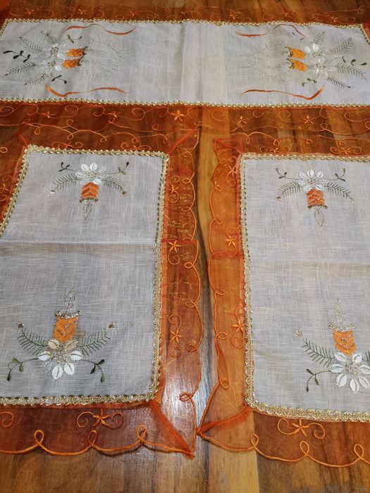 Zestaw serwet na stół, komodę vintage 3 szt