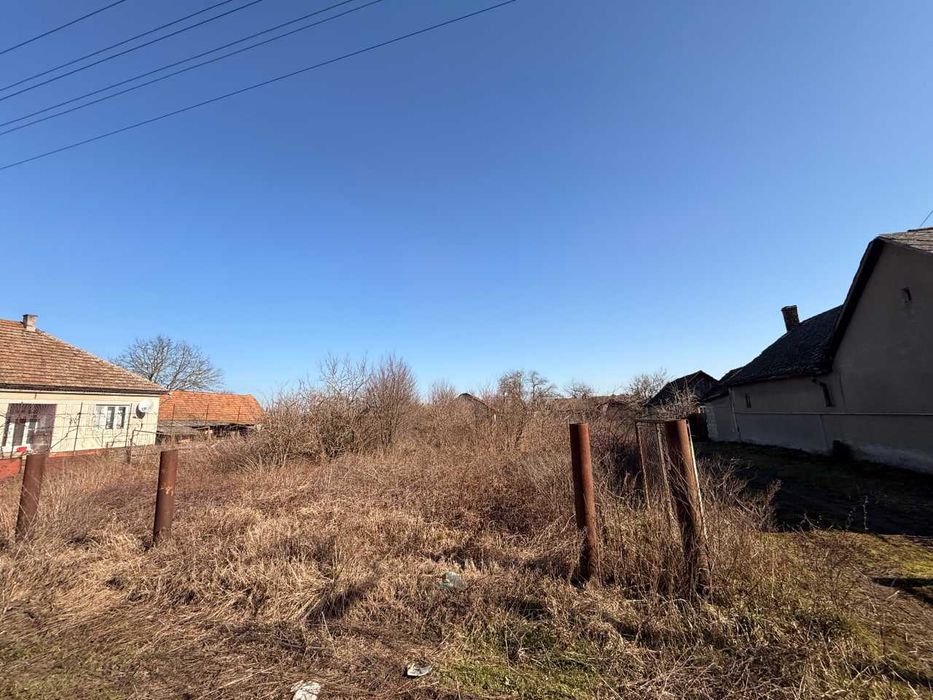 Тракторний гараж + сільськогосподарська ділянка