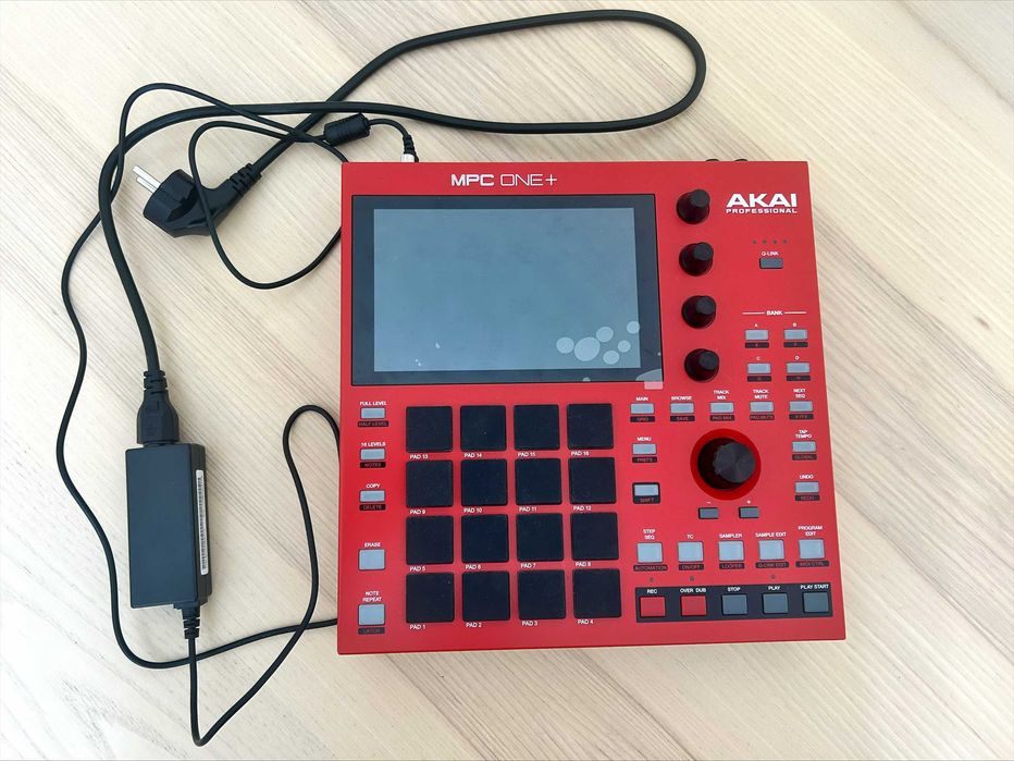 Akai Professional MPC One+ (MPC One Plus) – Como Nova / Estado Impecável (Na Caixa)
