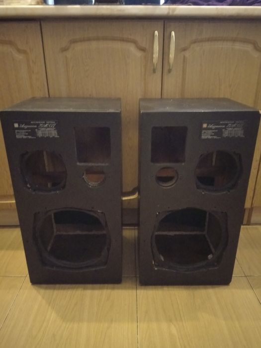 Корпуса колонок  . комплектующие к ним .