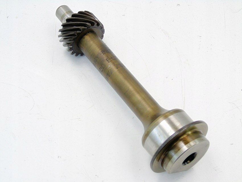 Wałek Rozrządu Pompy Oleju 2.3 Vr5 V5 Passat B5 Golf 4 Bora I Toledo 2