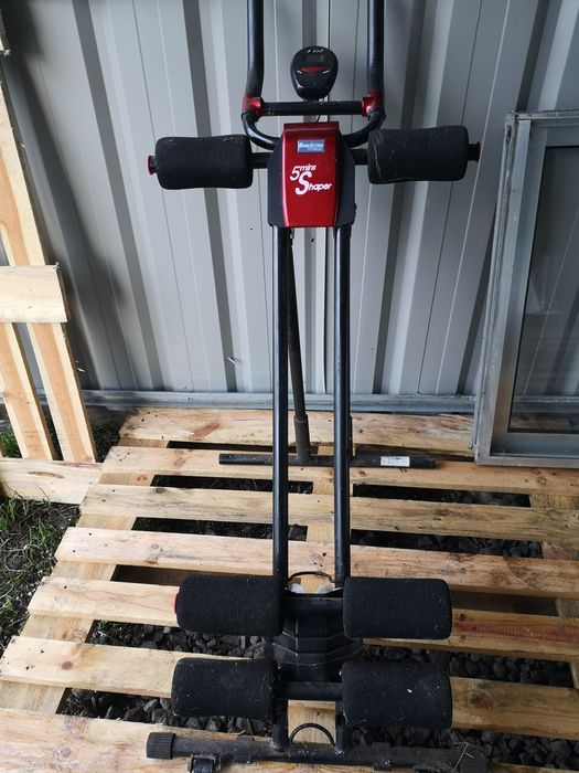 Máquina de abdominais e becicleta