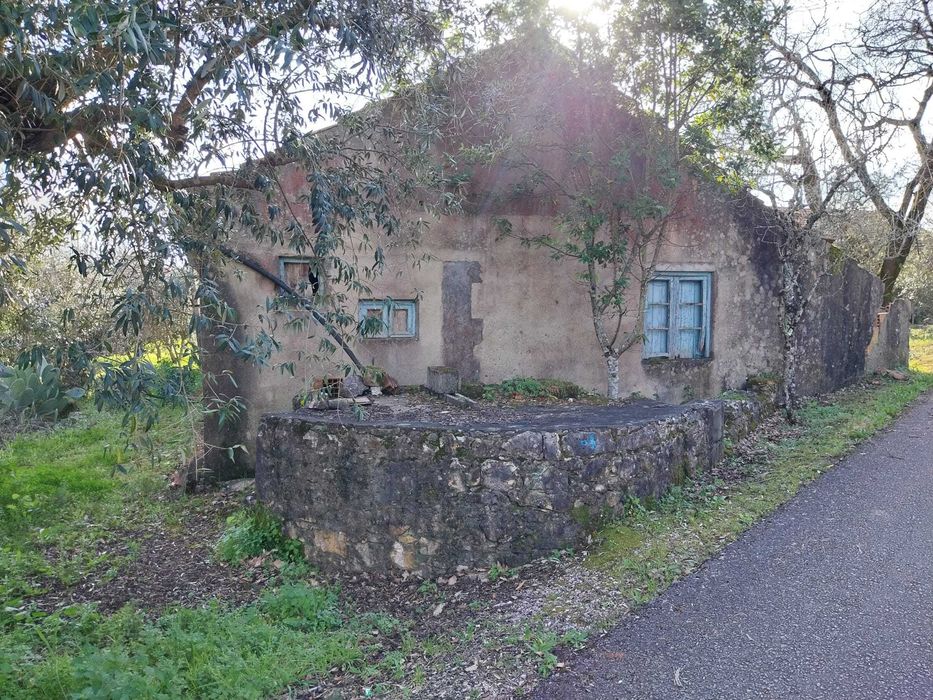 Casa para recuperar com terreno em Outeiro das matas, Ourém