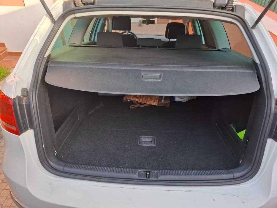 VW Passat variant 1.6 TDI Teto panorâmico /bola reboque electrica. Revisão substiuido- embraiagem/pneus/discos/kit injetores
